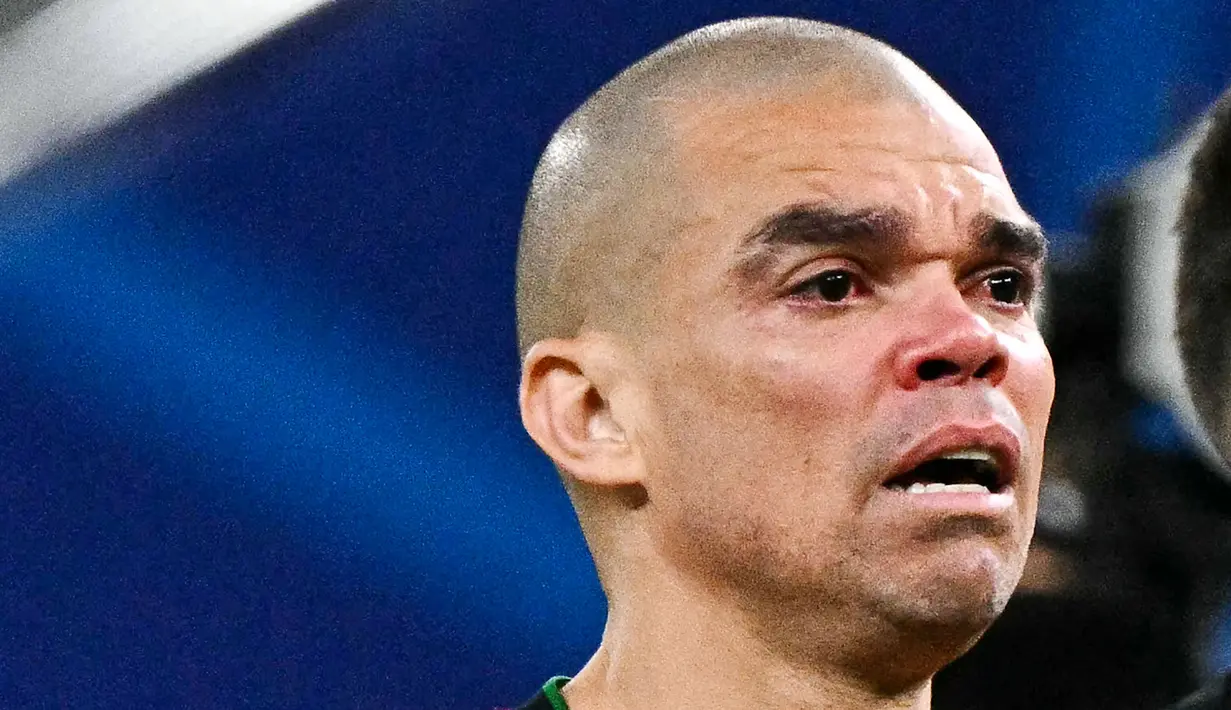Momen tersebut bisa dibilang tak biasa karena seperti yang kita tahu bahwa mantan bek Real Madrid itu merupakan pemain tangguh dan kuat di lapangan. (AFP/Javier Soriano)
