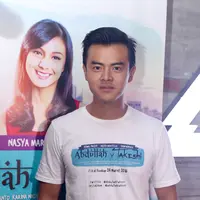 Berperan sebagai Abdullah, Dion Wiyoko sangat tekun dalam berlatih Bahasa Arab demi menjalani aktingnya di film Abdullah V Takeshi. (Andy Masela/Bintang.com)