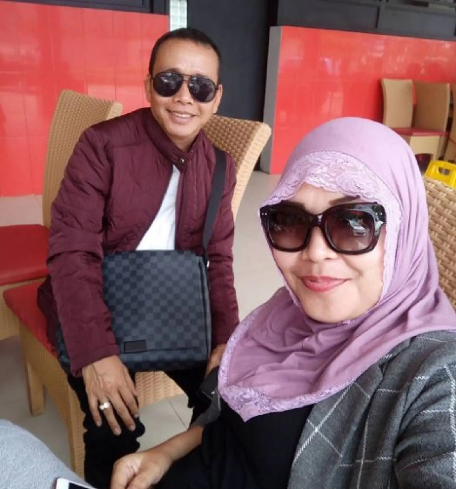 Umi Kalsum dan Abdul Razak saat berada di Lembang, Bandung (Instagram/@mom_ayting92_)