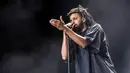 J. Cole tampil pada hari ketiga Festival Musik Lollapalooza di Grant Park, Chicago, Amerika Serikat, 30 Juli 2022. Hampir 100 ribu orang dari seluruh dunia datang ke Festival Musik Lollapalooza 2022 yang menjadi salah satu festival musik terbesar di Amerika Serikat. (Photo by Amy Harris/Invision/AP)