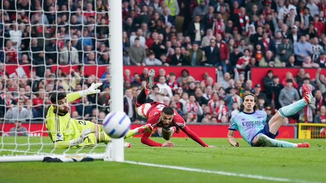 Foto: Laga Manchester United vs Arsenal Berjalan Sengit, Declan Rice Buyarkan Kemenangan MU