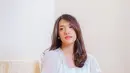 Kendati sudah melahirkan dua orang anak, namun Anissa Aziza tetap nampak menawan. Aura keibuan dan juga keanggunannya pun makin terpancar. (Liputan6.com/IG/anissaaziza)