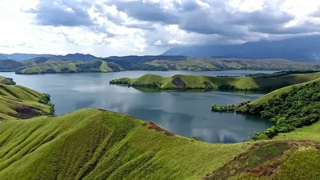 Keindahan Danau Sentani di Papua yang Kembali Menarik Perhatian