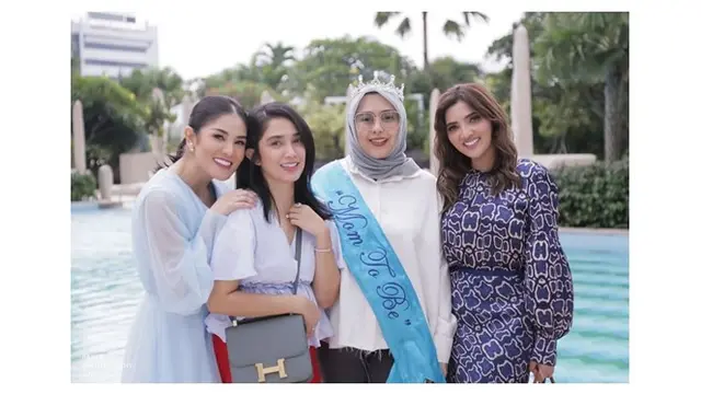Pamer Perut Buncit, Ini 7 Potret Ussy saat Hamil Anak Kelima