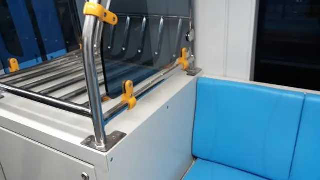 Interior kereta api ringan atau light rail trainset (LRT) Palembang, Sumatera Selatan resmi beroperasi secara komersial mulai hari ini,  Rabu (1/8/2018).  (Nurseffi/Liputan6.com)