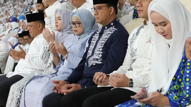 Tampil Berhijab, Ini 7 Potret Annisa Pohan Bareng Ibu-Ibu Pengajian