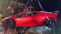 Supercar Lamboghini Ini Meluncur ke Danau (Carscoops)