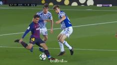 Berita video momen gol Philippe Coutinho yang mengejutkan untuk Barcelona ke gawang Real Sociedad pada pekan terakhir La Liga 2017-2018. This video presented by BallBall.