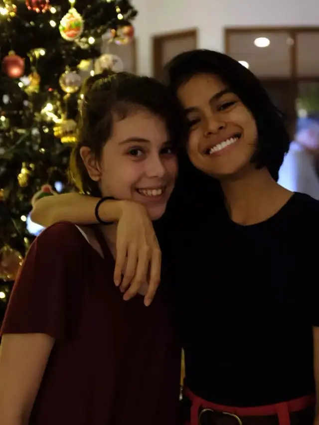6 Potret Kedekatan Eva Celia dan Manuella Aziza Sejak Kecil, Putri Sophia Latjuba