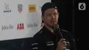 Tim Envision Racing Nick Cassidy memberi keterangan dalam konferensi pers jelang ajang balap Formula E Jakarta di Jakarta International E-Prix Circuit (JIEC), Jakarta, Jumat (3/6/2022). Ajang balap Formula E seri kesembilan musim 2022 di JIEC akan diikuti 22 pembalap dari 11 tim yang berlangsung pada Sabtu 4 Juni 2022. (Liputan6.com/Herman Zakharia)