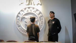 Terduga pelaku pencurian 21 telepon genggam di SPBU Lombok. (Antara)