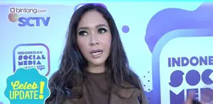 Maia Estianty hadir di acara Indonesian Social Media Awards (ISMA) 2K16. Maia juga mendapatkan banyak keuntungan saat menggunakan sosial media.