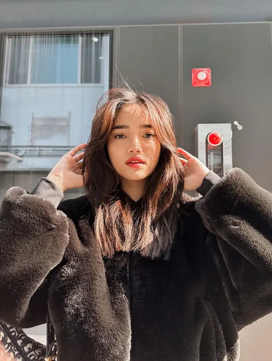 Belum selesai liburan di Korea Selatan, Fuji Utami tampil dengan gaya kekinian [@fuji_an]