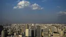 Cuaca yang tidak biasa bulan ini adalah hasil dari sejumlah besar udara panas dan kering yang melayang-layang di atas Brasil, kata para ahli. (Nelson ALMEIDA / AFP)