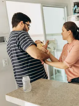 Orang tua bisa lebih mudah merasa kesal karena merasa pasangannya tidak mendukung (Sumber: Pexels.com)