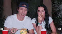 Gaya Kasual Katy Perry dan Justin Trudeau Kencan di Coachella, bak Anak 90an