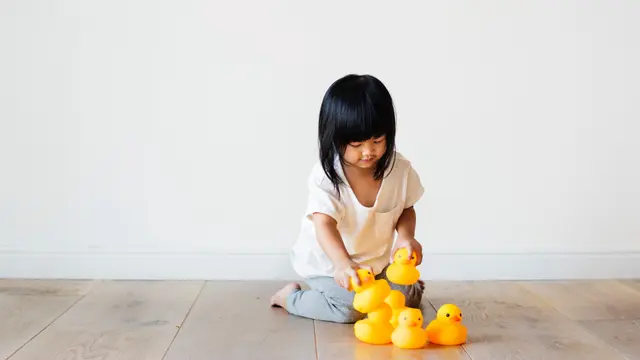 4. Beri Anak Waktu Bermain Mandiri