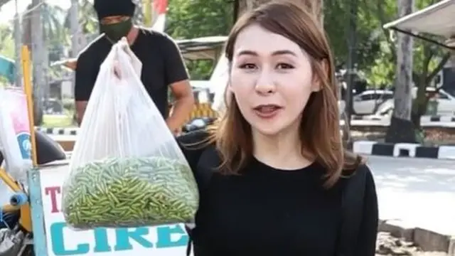 Makan Tahu Gejrot dengan 130 Cabai, Food Vlogger Indonesia Disorot Media Asing