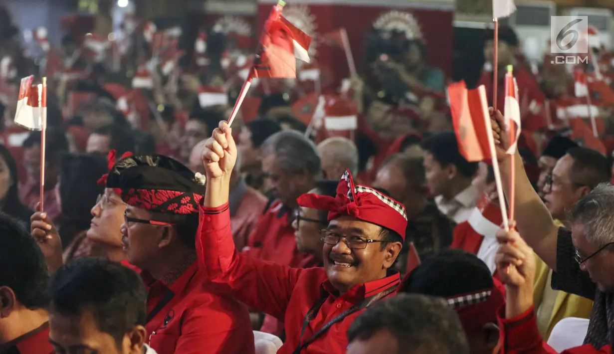Mantan Wagub DKI Jakarta, Djarot Saiful Hidayat saat menghadiri Kongres V PDIP di  Grand Inna Beach, Sanur, Bali, Kamis (8/8/2019). Kongres V PDIP berlangsung selama tiga hari sejak tanggal 8 - 10 Agustus mendatang. (Liputan6.com/Johan Tallo)