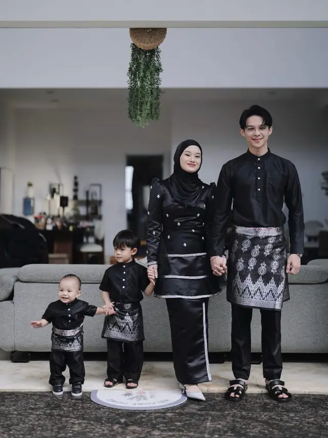 10 Potret Seleb Rayakan Lebaran dengan Keluarga, Outfitnya Kompak