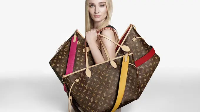 Tas Pilihan Sophie Turner dari Louis Vuitton, Multifungsi Dapat Dibolak-balik