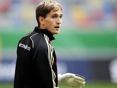 Rene Adler, goalkeeper of the German team, takes part in a training session on October 10, 2008 in Duesseldorf, Germany. AFP PHOTO/VOLKER HARTMANN