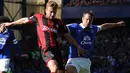 Duel James Morrison dan Phil Jagielka pada pertandingan Liga Inggris antara Everton melawan West Bromwich Albion di Stadion Goodison Park , Liverpool Sabtu 24 Agustus 2013. (AFP/Andrew Yates)