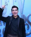 Lama berkecimpung di dunia hiburan, terutama di bidang akting, Ricky Harun mampu membuktikan kehebatannya. Untuk kedua kalinya Ricky mendapat penghargaan sebagai Aktor Utama Paling Ngetop di SCTV Awards 2016. (Adrian Putra/Bintang.com)