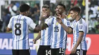 Pemain Timnas Argentina merayakan gol yang dicetak oleh Nicolas Gonzalez ke gawang Bolivia dalam laga Kualifikasi Piala Dunia 2026 zona Amerika Selatan di Hernando Silves Stadium, La Paz, Bolivia, Rabu (13/9/2023) dini hari WIB. Argentina menang 3-0 dalam laga ini. (AIZAR RALDES / AFP)