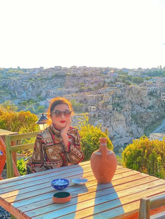 Terkait kondisinya sekarang ini, Ashanty mengaku dirinya baik-baik saja. Namun harus rajin meminum air putih dan setelah enam bulan nanti ia akan kembali ke Turki untuk melakukan pemeriksaan lanjutan. (Instagram/ashanty_ash)