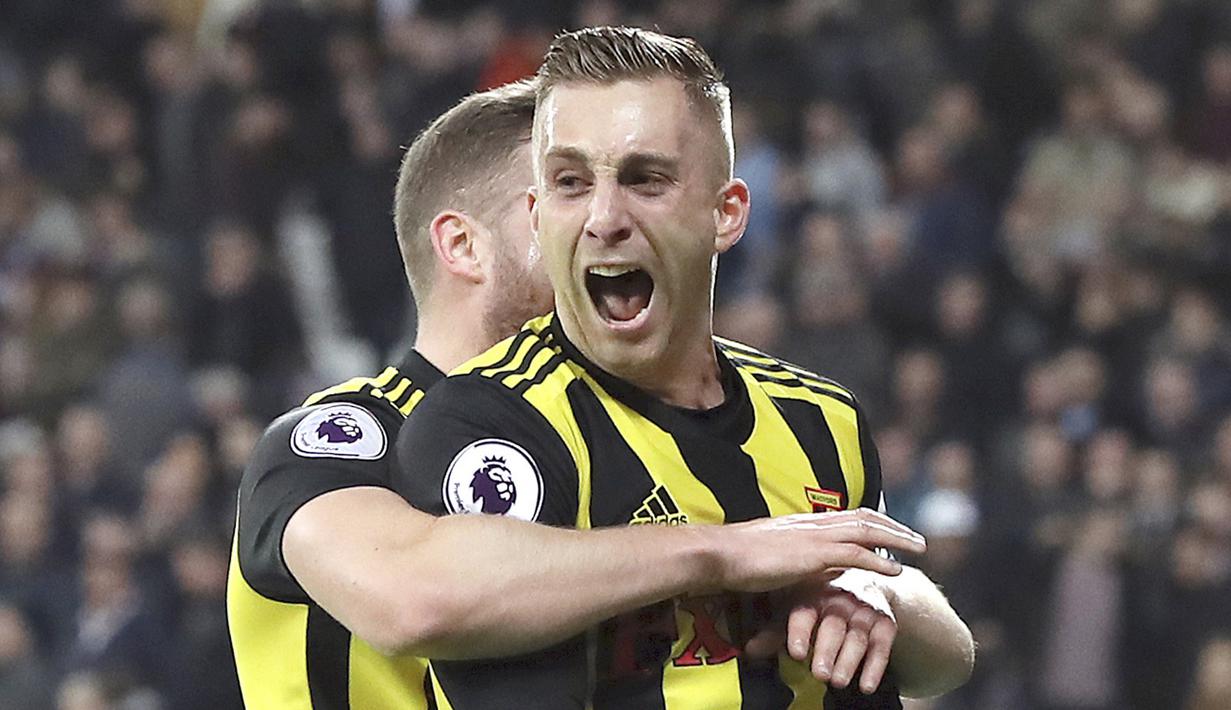 Pemain Watford, Gerard Deulofeu, melakukan selebrasi usai membobol gawang West Ham United pada laga Premier League di Stadion London, Sabtu (22/12). Watford menang 2-0 atas West Ham United. (AP/Chris Radburn)