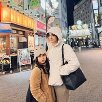 Ririn Ekawati memboyong suami dan putrinya ke Jepang untuk liburan akhir tahun. [@ririnekawati]