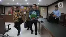 Terdakwa korupsi pengadaan alat kesehatan di Pemprov Banten dan Pemkot Tangsel serta Tindak Pidana Pencucian Uang, Tubagus Chaeri Wardana usai menjalani sidang di Pengadilan Tipikor Jakarta, Kamis (12/12/2019). Majelis hakim menunda sidang karena padatnya jadwal. (Liputan6.com/Helmi Fithriansyah)