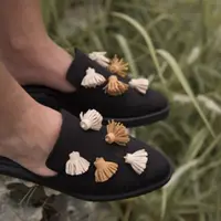 Sepatu slip-on. (via: Instagram/@chielshoes)