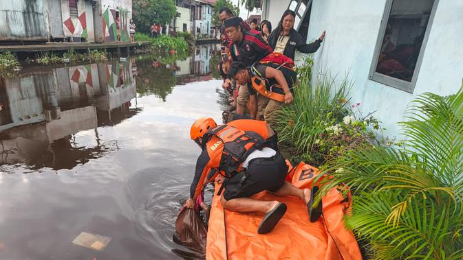 Detik-detik Maut Banjir Rob Pontianak Renggut Nyawa Bocah 10 Tahun