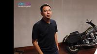 Raffi mengaku bukan orang yang apik. Jadi hingga saat ini ia masih harus berpikir panjang jika ingin mengoleksi moge klasik seperti Koko. Soalnya, motor-motor seperti itu membutuhkan perawatan ekstra (YouTube/Rans Entertainment)