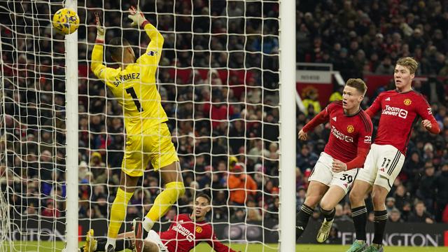 Foto: Aksi Scott McTominay Cetak Brace saat MU Tampil Solid Mengalahkan Chelseaq