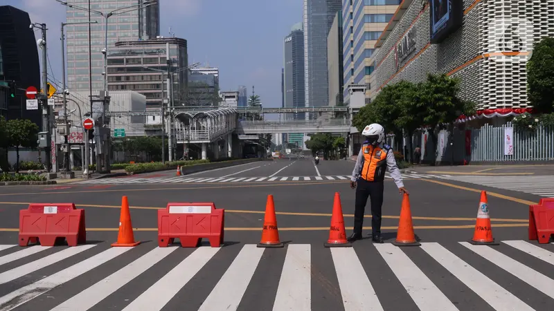 Suasana Hari Pertama PPKM Darurat di Jakarta