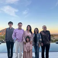 Gaya Modest di Arizona, Farah Quinn tampil glamor dengan kaftan. (Foto: instagram/ FarahQuinn)