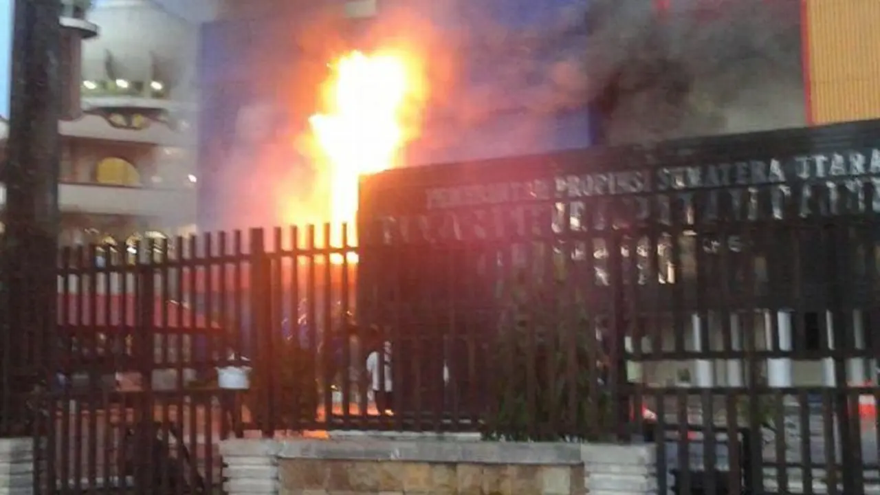 20151121-Gedung Dispenda Sumut Terbakar-Medan