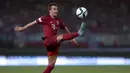  Gelandang Bayern Muenchen, Mario Gotze berusaha mengontrol bola saat Football Summit 2015 di Stadion Shanghai, Cina, Selasa, (21/07 2015). Bayern menang atas Inter Milan dengan skor 1-0. (REUTERS/Aly Lagu)