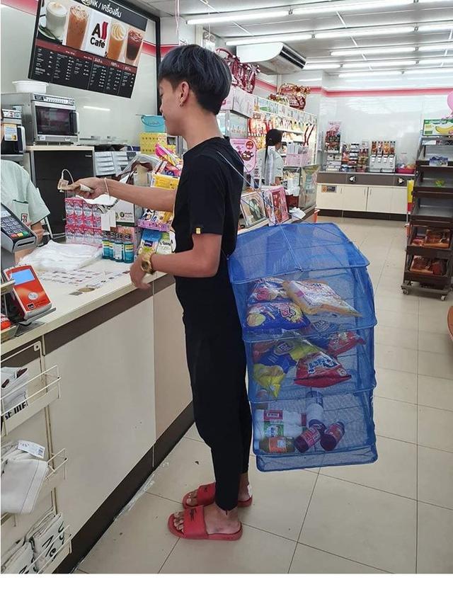 7 Potret Tas Belanja Ini Unik Banget, Bikin Geleng Kepala