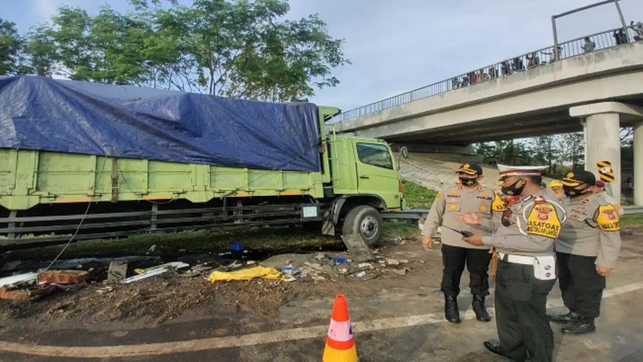 Kronologi Kecelakaan Maut Tol Cipali Hingga Menewaskan Empat Orang