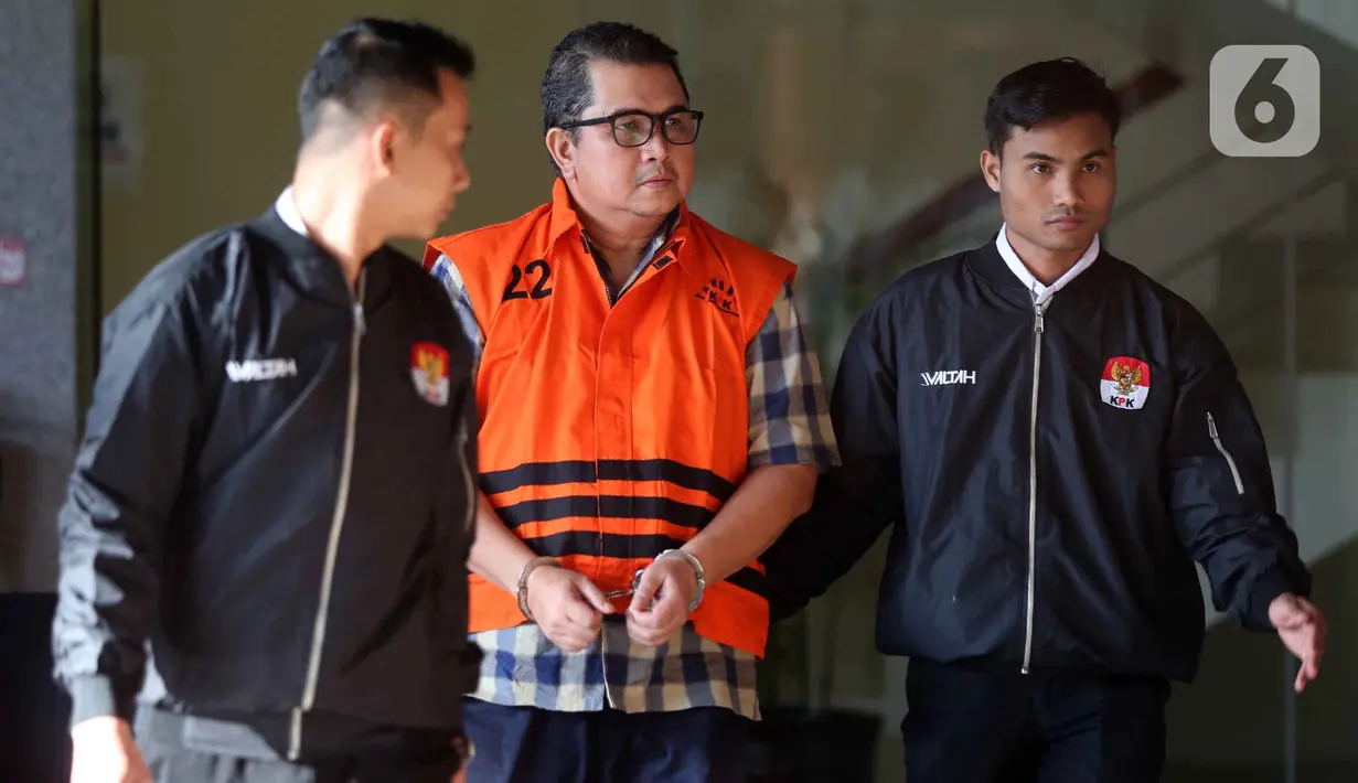 Komisi Pemberantasan Korupsi (KPK) menetapkan sekaligus menahan Mantan Direktur Utama PT Perusahaan Gas Negara (PGN) periode 2008–2017, Hendi Prio Santoso, Rabu (1/10/2025). (Liputan6.com/Helmi Fithriansyah)