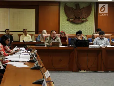 Suasana Rapat Pansus Revisi UU Terorisme di Kompleks Parlemen, Senayan, Jakarta, Rabu (31/5). Rapat membahas revisi yang tidak hanya menyangkut penindakan, tetapi harus diawali dengan pencegahan, baru tindakan. (Liputan6/Johan Tallo)