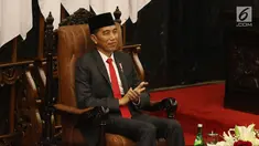 Presiden Joko Widodo atau Jokowi saat menghadiri pelantikan anggota DPR, MPR, dan DPD di Kompleks Parlemen, Jakarta, Selasa (1/10/2019). Para wakil rakyat yang terpilih dalam Pemilihan Umum 2019 dilantik hari ini. (Liputan.com/JohanTallo)