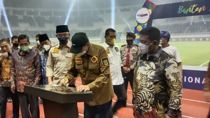 Gubernur Banten Wahidin Halim dan Wakil Gubernur Banten Andika Hazrumi meresmikan Banten International Stadium (BIS), Senin (9/5/2022).