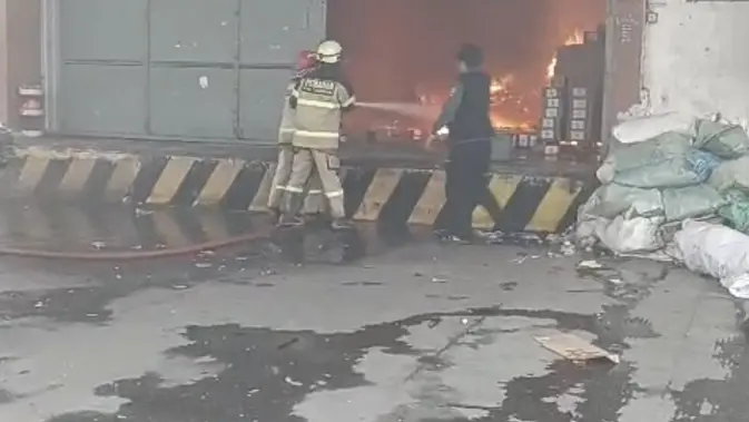 Kebakaran Hebat di Pergudangan Kosambi Tangerang