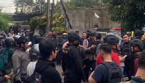 Personel gabungan dari Badan Narkotika Nasional (BNN) dan Polda Metro Jaya menggeruduk Kompleks Perumahan Permata Cengkareng atau Kampung Ambon, Kelurahan Kedaung Kali Angke, Kecamatan Cengkareng, Jakarta Barat, pada Kamis (6/11/2025). (Foto: Istimewa).