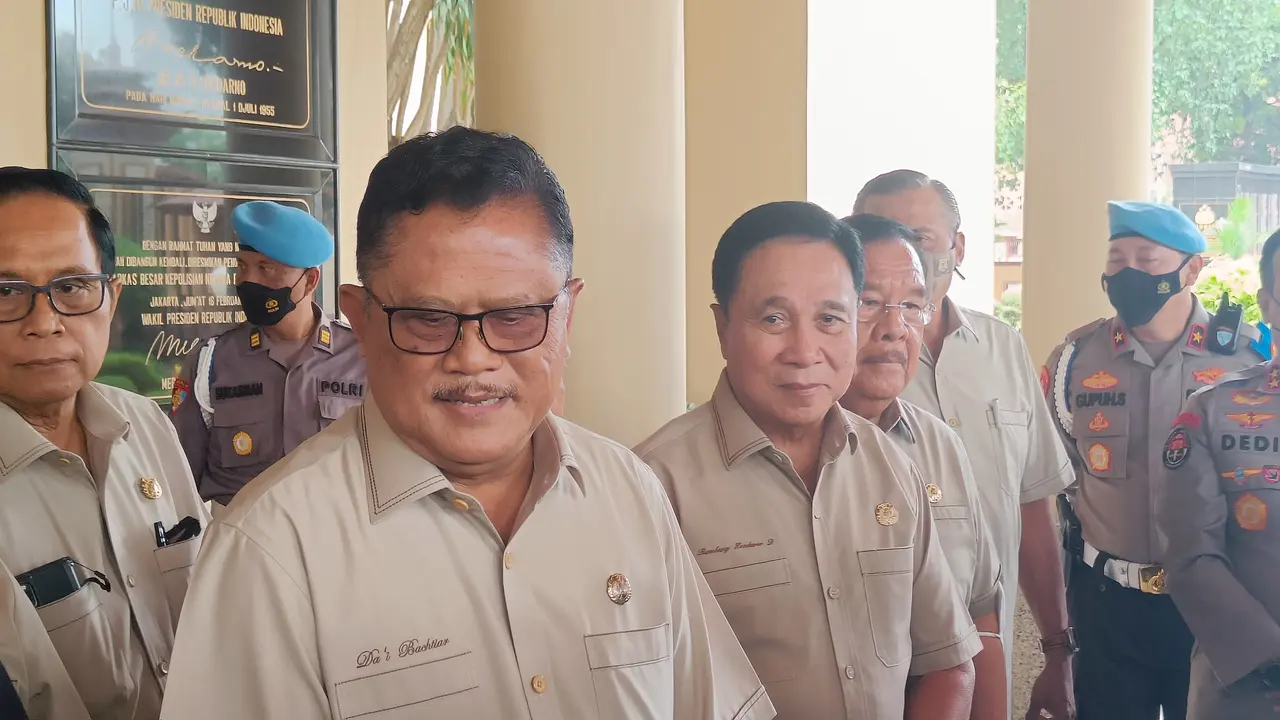 Sejumlah mantan Kapolri menyambangi Mabes Polri, Jakarta Selatan, Kamis (27/10/2022). (Merdeka.com/ Rahmat Baihaqi)